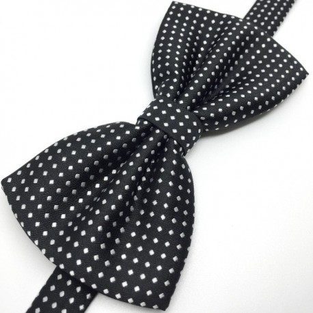 noeud de papillon noir intense
