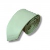 Cravate étroite homme vert sauge tissu unis, finition raffinée